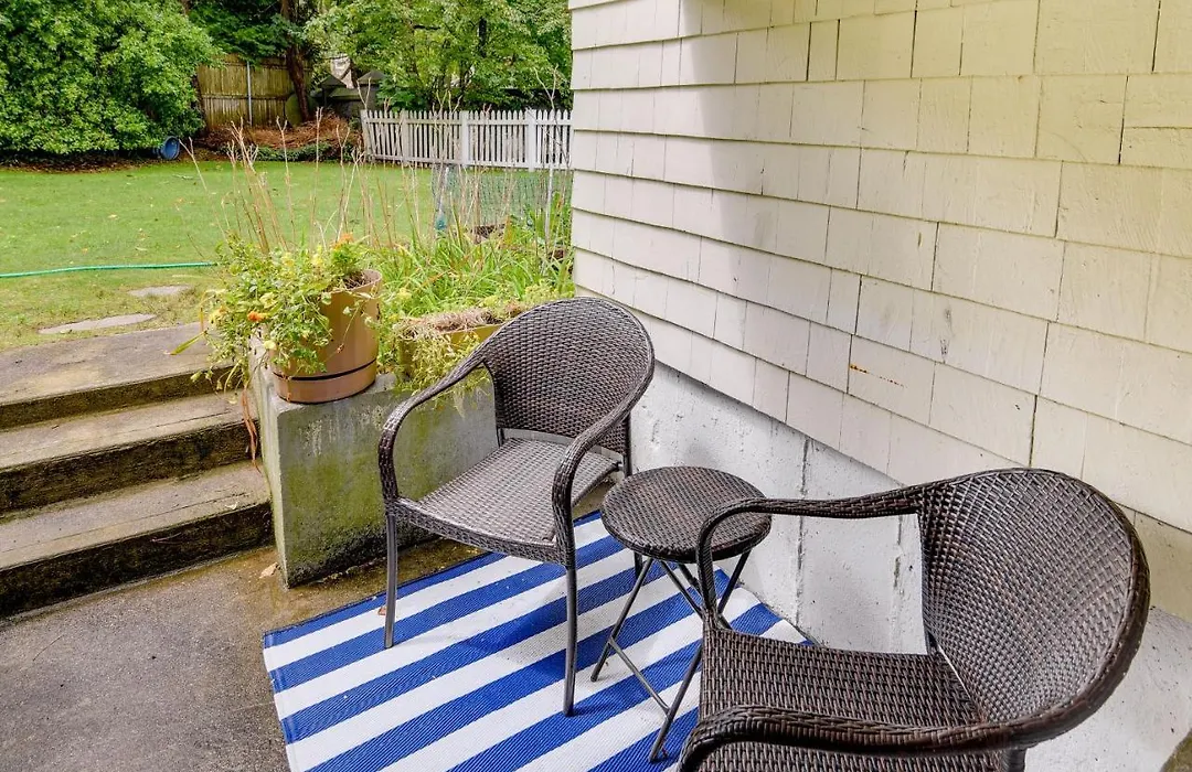 Cozy Newport Apt Steps To Downtown And Waterfront!-1