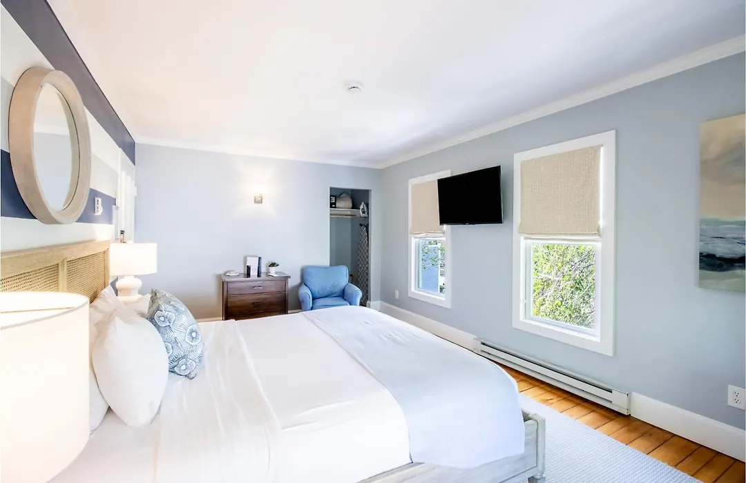 Town & Tide Inn-1